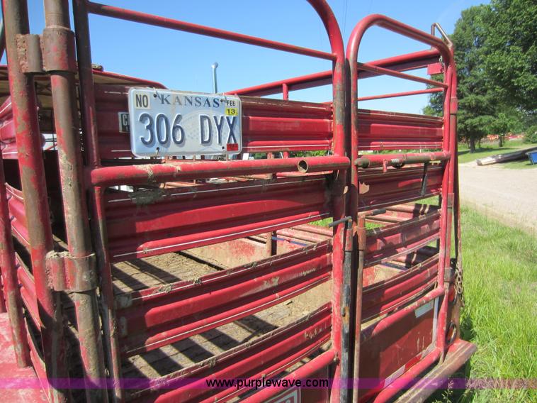 image for item D5510 2001 Coose gooseneck livestock trailer
