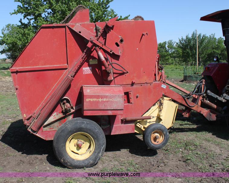 image for item D7840 1977 New Holland 845 round baler