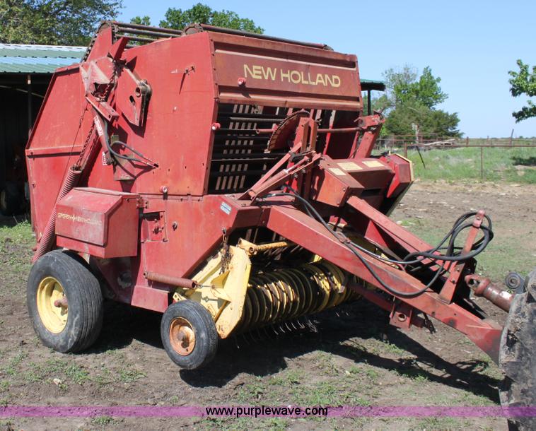 image for item D7840 1977 New Holland 845 round baler
