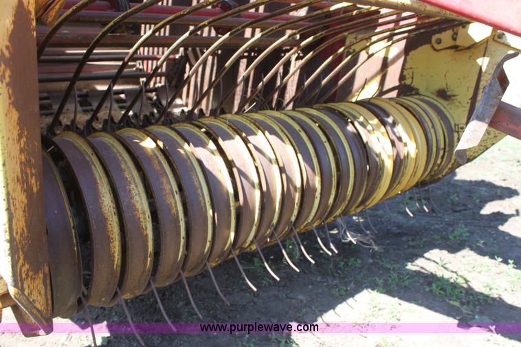 image for item D7840 1977 New Holland 845 round baler