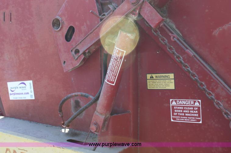 image for item D7840 1977 New Holland 845 round baler