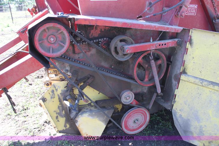 image for item D7840 1977 New Holland 845 round baler