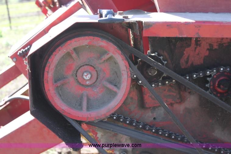 image for item D7840 1977 New Holland 845 round baler
