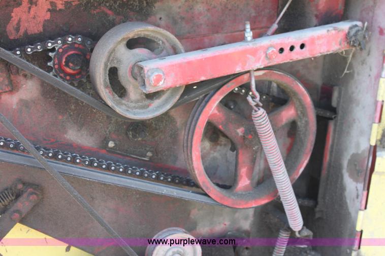 image for item D7840 1977 New Holland 845 round baler