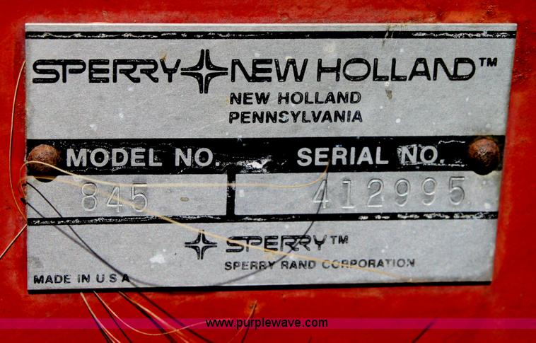 image for item D7840 1977 New Holland 845 round baler