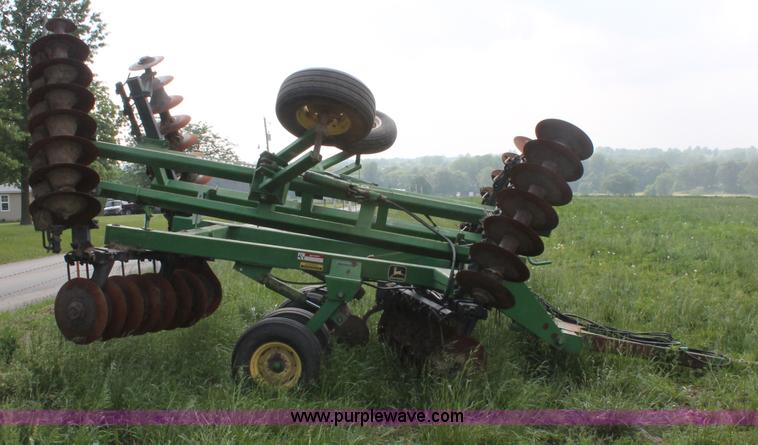 image for item D7905 John Deere 630 disc