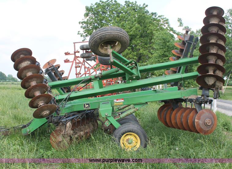 image for item D7905 John Deere 630 disc