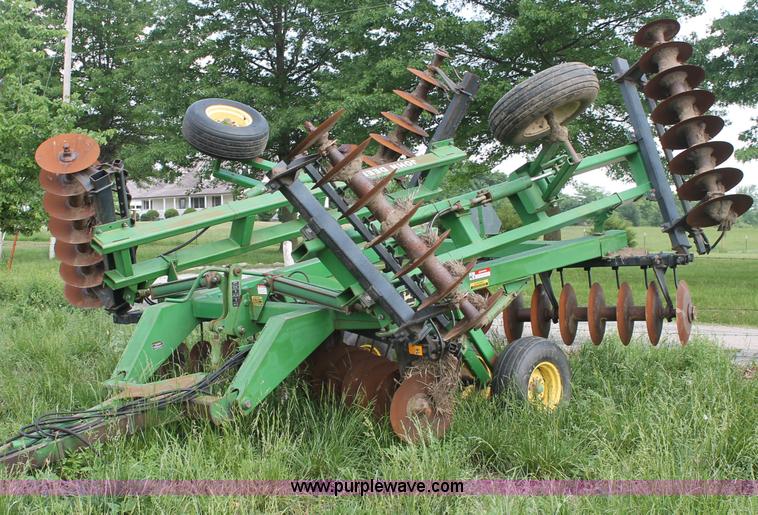 image for item D7905 John Deere 630 disc