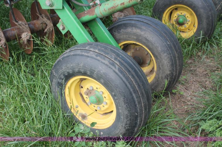 image for item D7905 John Deere 630 disc