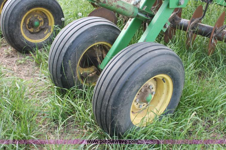 image for item D7905 John Deere 630 disc