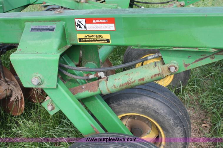 image for item D7905 John Deere 630 disc