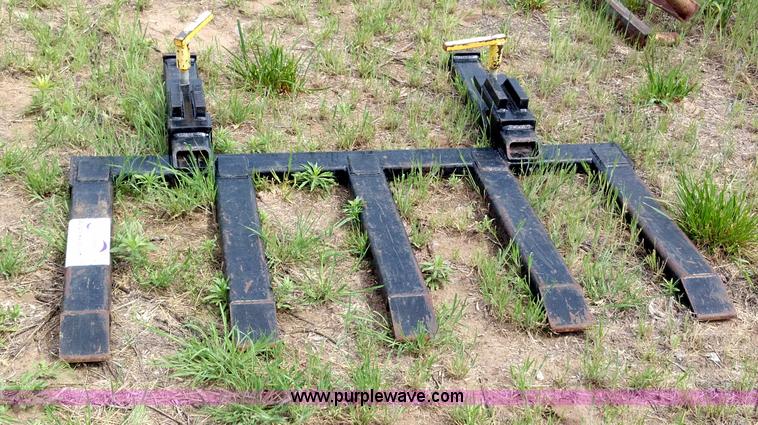 image for item D7958 Tractor loader forks