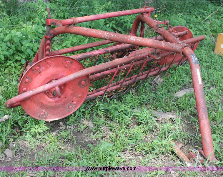 image for item O9288 Massey-Ferguson 37 hay rake