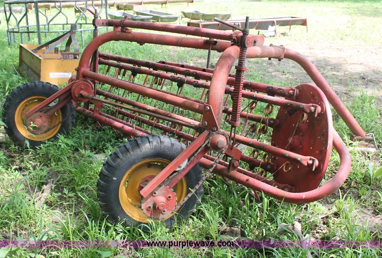 image for item O9288 Massey-Ferguson 37 hay rake
