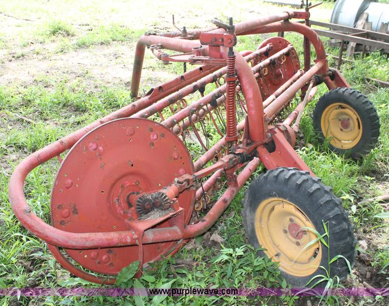 image for item O9288 Massey-Ferguson 37 hay rake