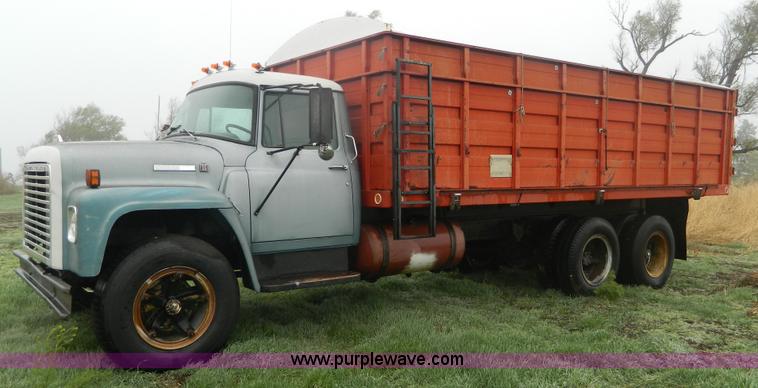 image for item T9798 1973 International 1700 grain truck