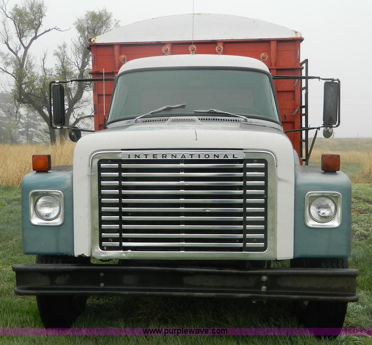 image for item T9798 1973 International 1700 grain truck