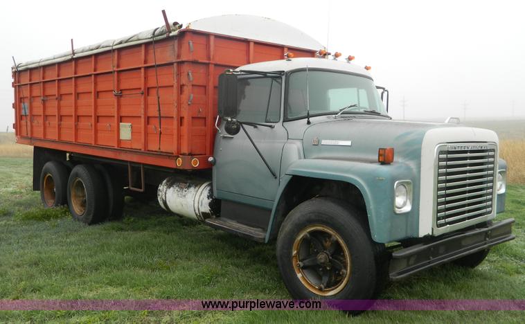 image for item T9798 1973 International 1700 grain truck