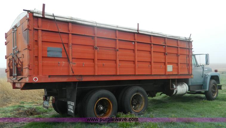 image for item T9798 1973 International 1700 grain truck