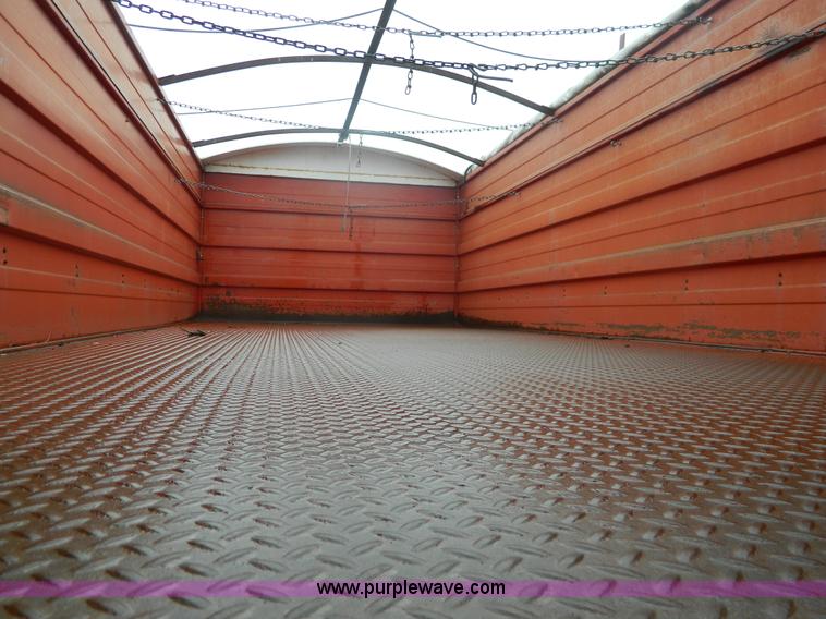 image for item T9798 1973 International 1700 grain truck