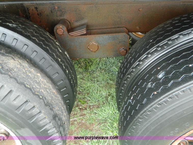 image for item T9798 1973 International 1700 grain truck