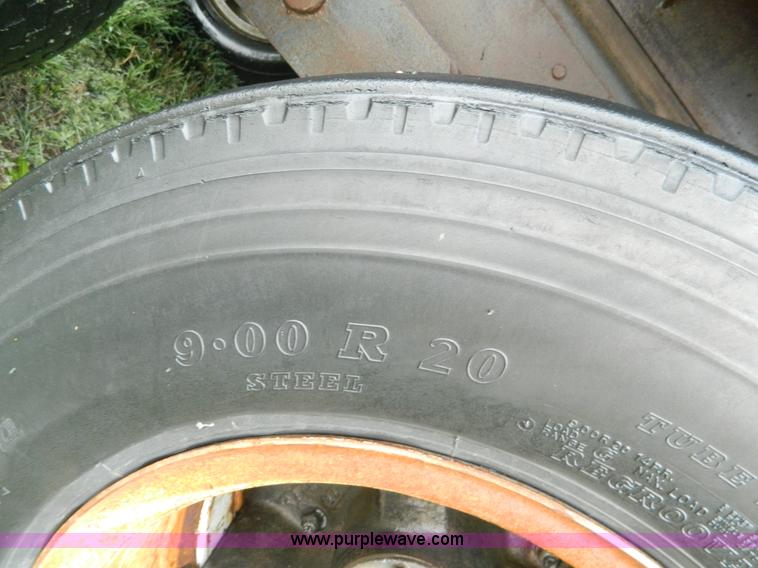 image for item T9798 1973 International 1700 grain truck