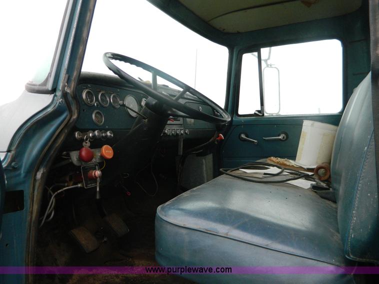 image for item T9798 1973 International 1700 grain truck