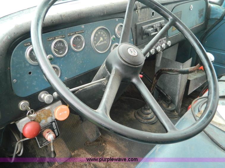 image for item T9798 1973 International 1700 grain truck