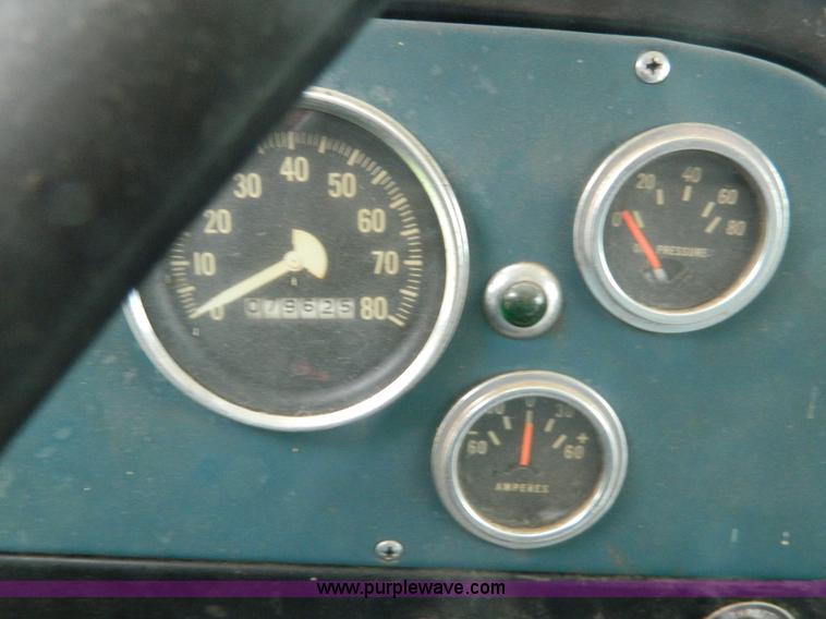 image for item T9798 1973 International 1700 grain truck