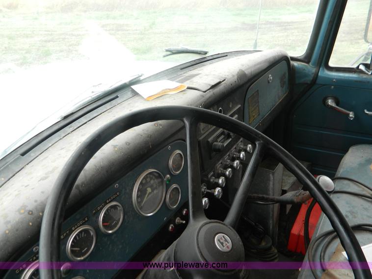 image for item T9798 1973 International 1700 grain truck