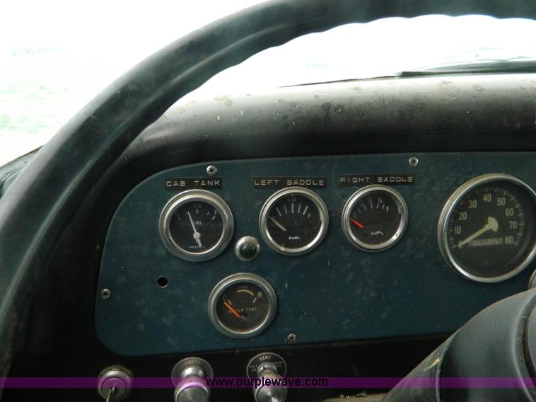 image for item T9798 1973 International 1700 grain truck