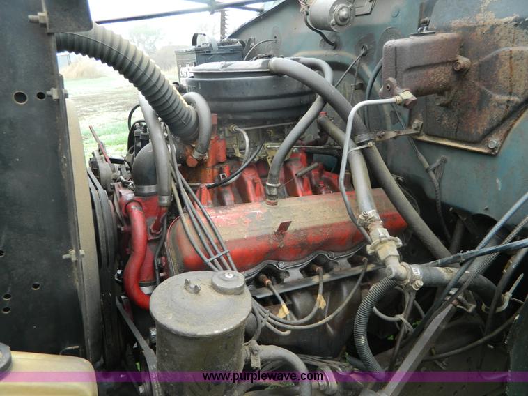 image for item T9798 1973 International 1700 grain truck