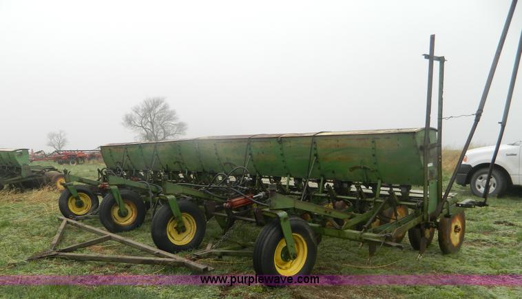 image for item T9801 (2) John Deere LZB 10-14 hoe drills