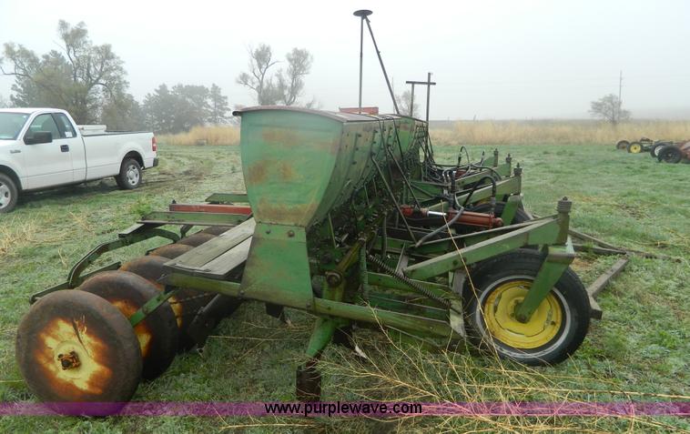 image for item T9801 (2) John Deere LZB 10-14 hoe drills