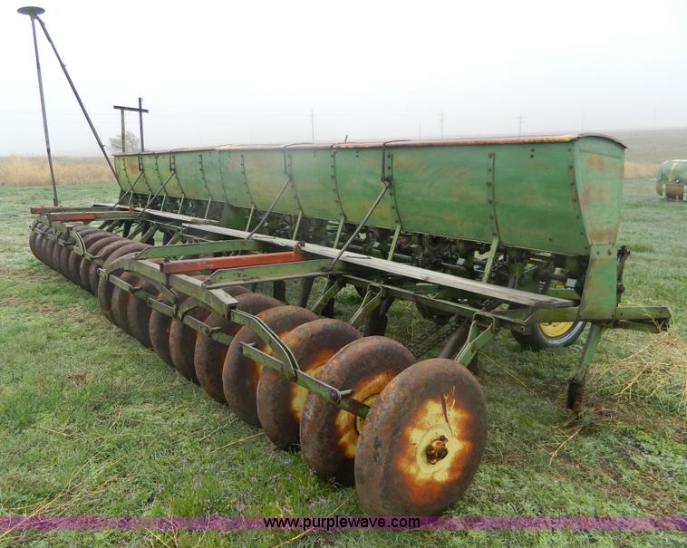 image for item T9801 (2) John Deere LZB 10-14 hoe drills