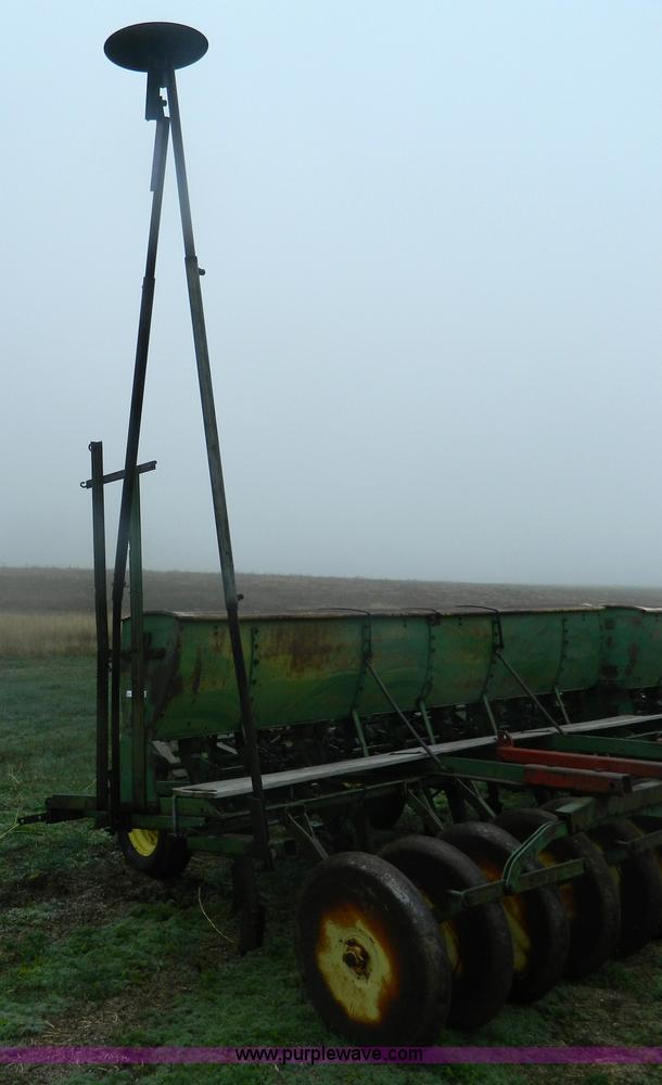 image for item T9801 (2) John Deere LZB 10-14 hoe drills