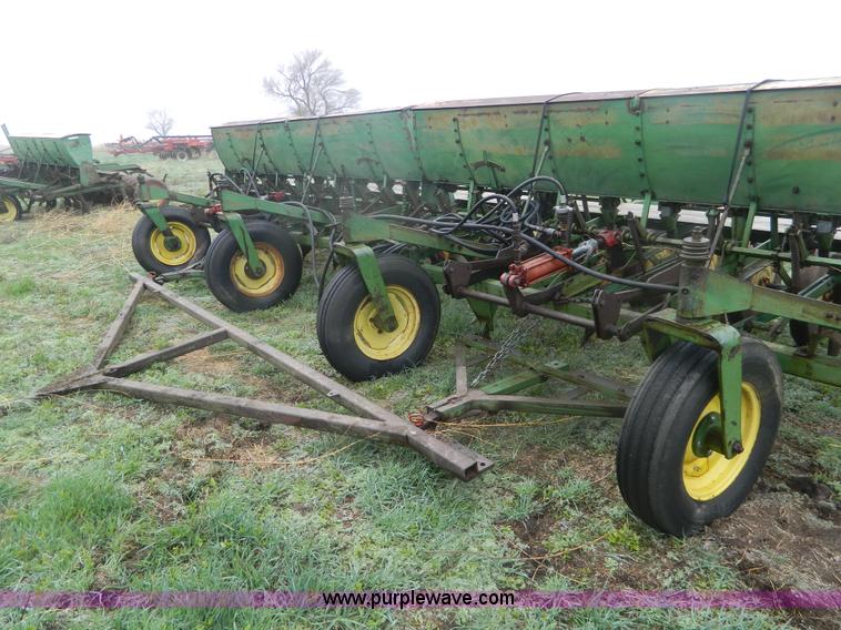 image for item T9801 (2) John Deere LZB 10-14 hoe drills