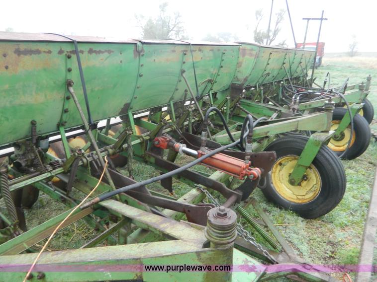 image for item T9801 (2) John Deere LZB 10-14 hoe drills