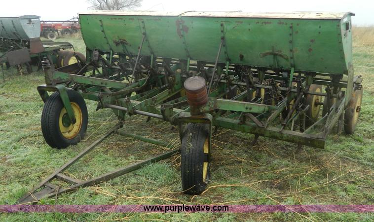 image for item T9802 John Deere LZB 14-10 hoe drill