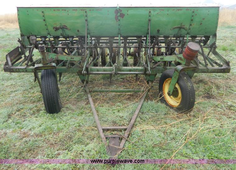 image for item T9802 John Deere LZB 14-10 hoe drill