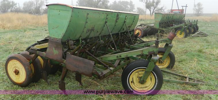 image for item T9802 John Deere LZB 14-10 hoe drill