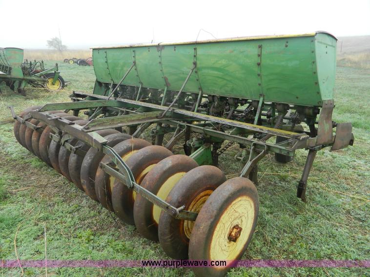 image for item T9802 John Deere LZB 14-10 hoe drill