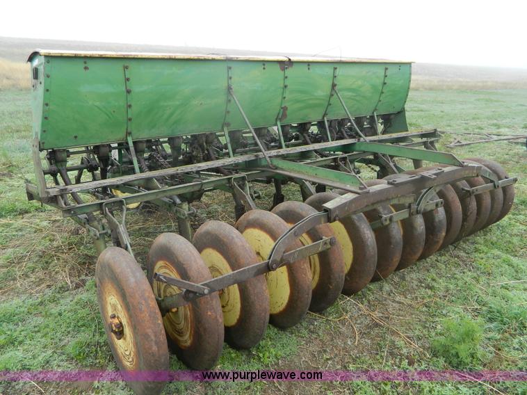 image for item T9802 John Deere LZB 14-10 hoe drill