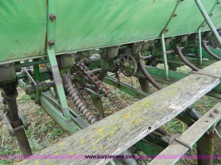 image for item T9802 John Deere LZB 14-10 hoe drill