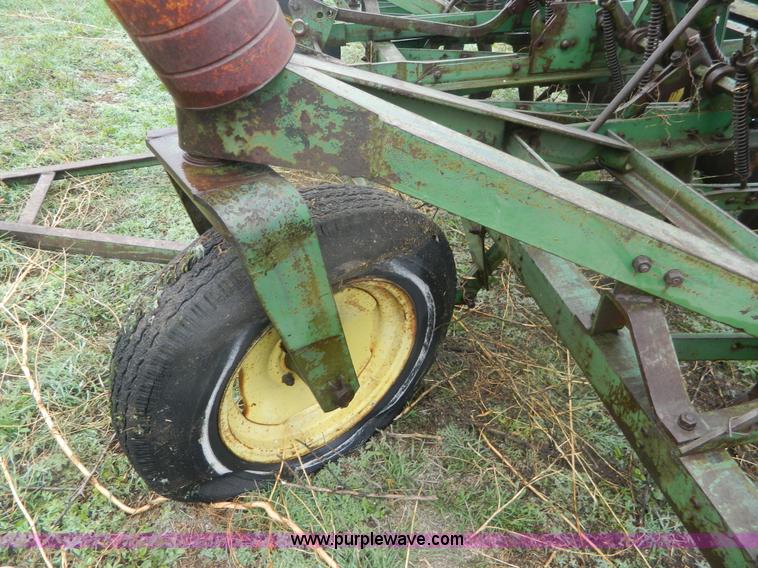 image for item T9802 John Deere LZB 14-10 hoe drill