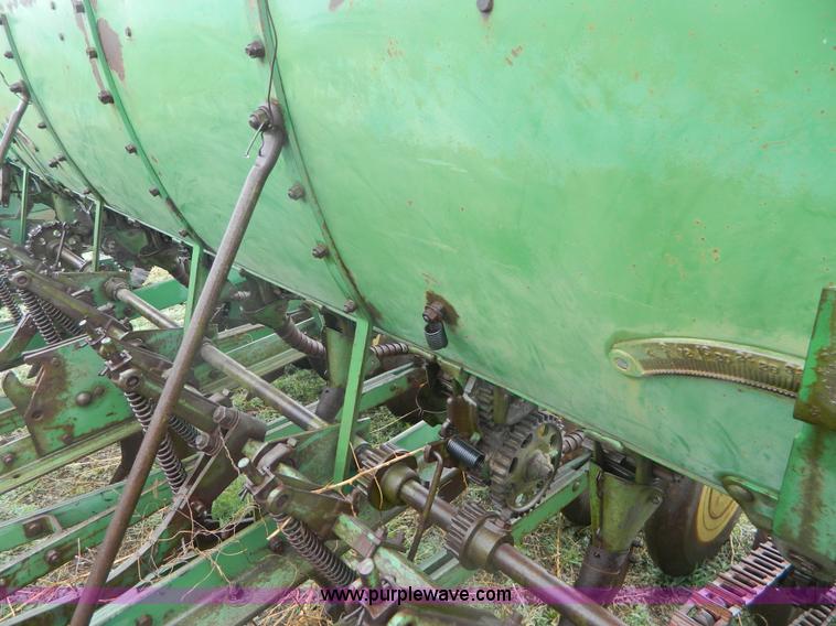 image for item T9802 John Deere LZB 14-10 hoe drill