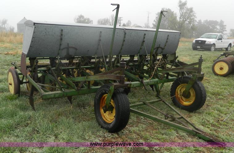 image for item T9803 John Deere 10-14 L-Z hoe drill