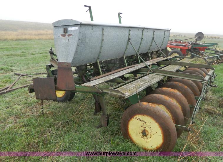 image for item T9803 John Deere 10-14 L-Z hoe drill