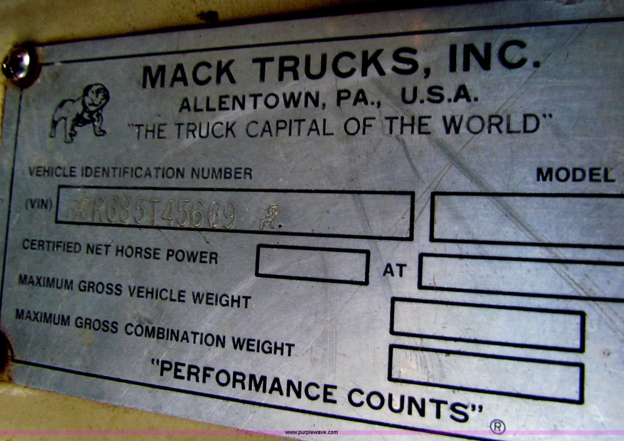 1975 Mack R600 semi truck in Hardtner, KS | Item B7245 sold | Purple Wave