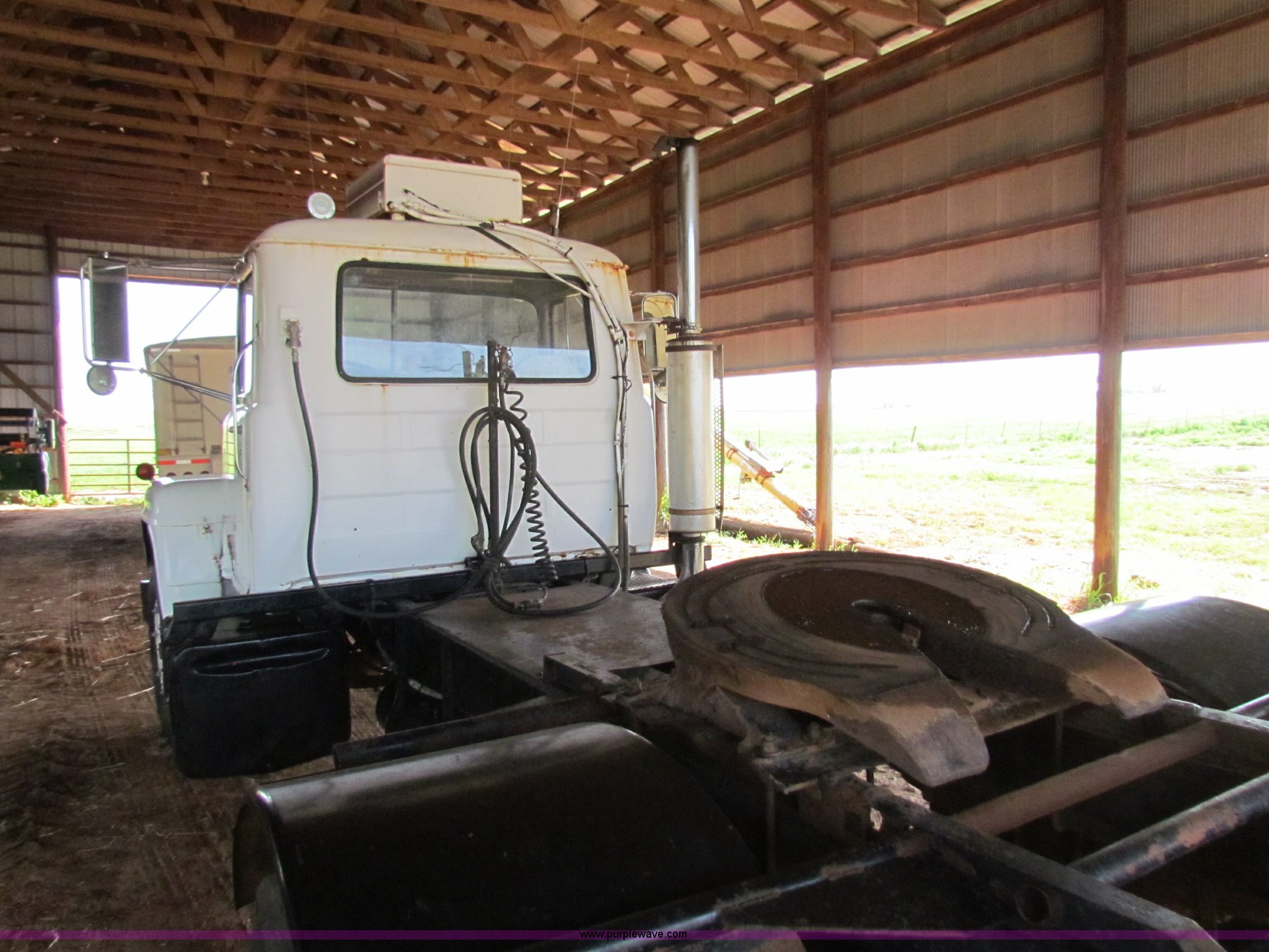 1975 Mack R600 semi truck in Hardtner, KS | Item B7245 sold | Purple Wave